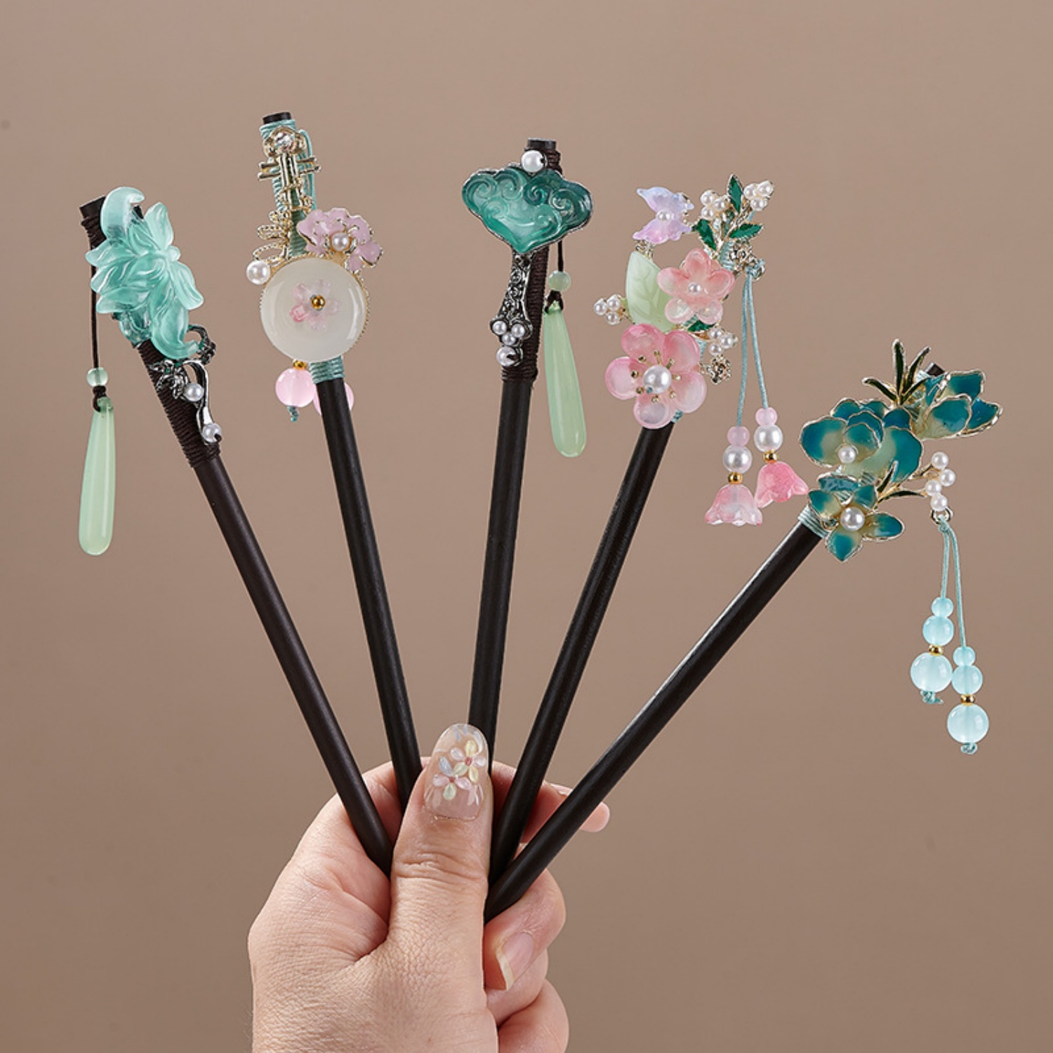 Vintage Collectible Item - ヴィンテージフラワーヘアピン女性のためのエレガントな木製花ヘアスティックライト高級韓服ドレス帽子ジュエリーヘアアクセサリー