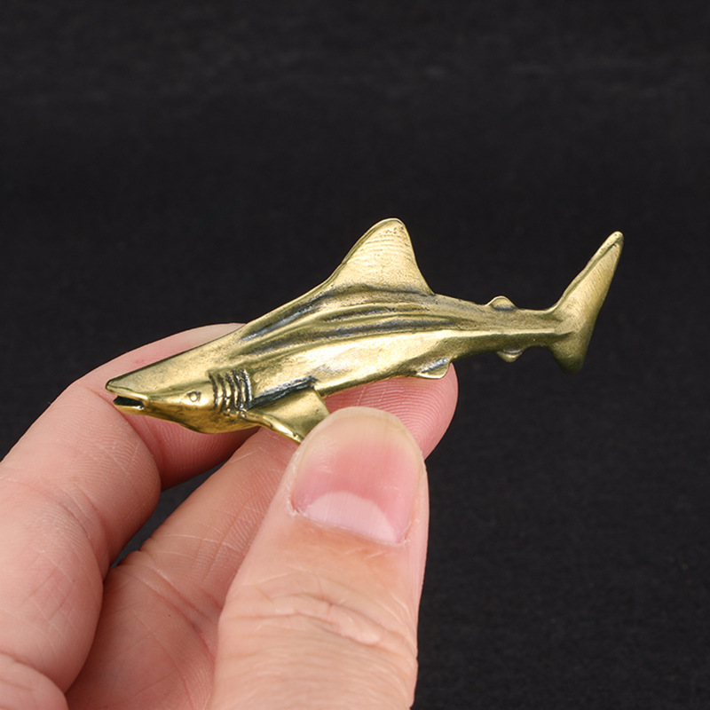 Vintage Collectible Christmas Ornaments - ヴィンテージ真鍮製サメの置物、アメリカンスタイルの海洋生物装飾、デスクトップオーナメント、手作りの金属製動物彫刻